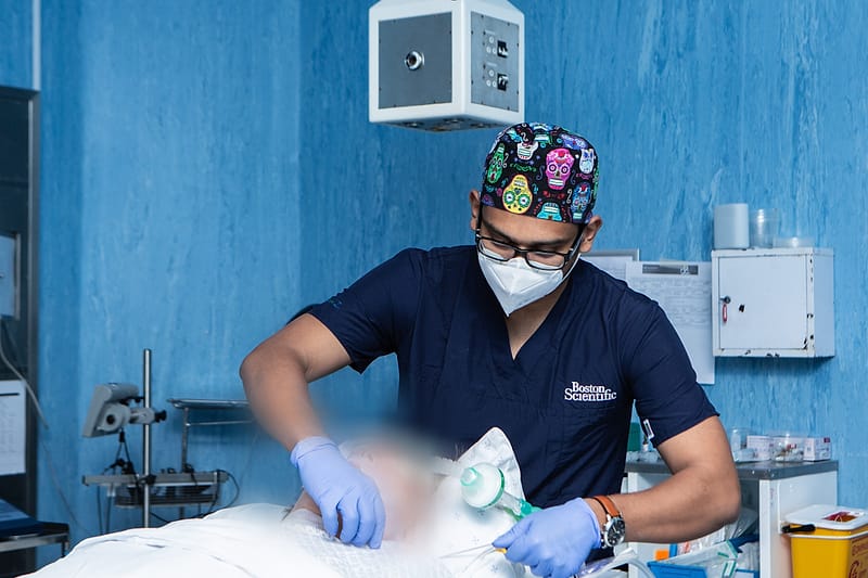 An anaesthetist at the head of the table during induction.